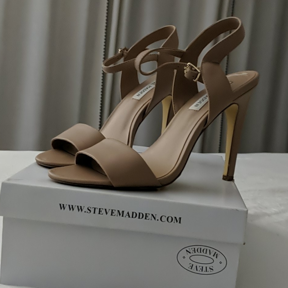Steve Madden nude heels